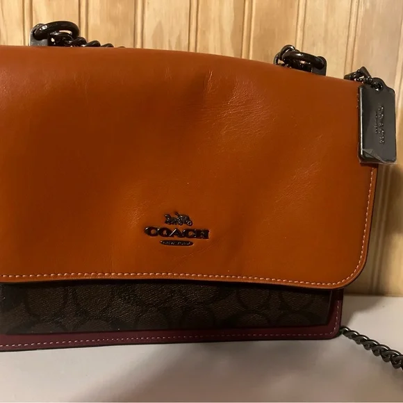 Authentic coach Small crossbody/shoulder bag- burnt orange and burgundy color - Picture 6 of 7